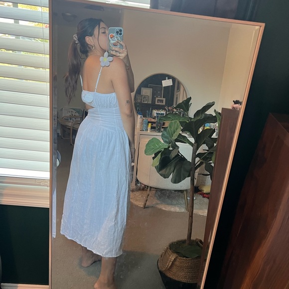 White asymmetrical dress - Picture 1 of 3